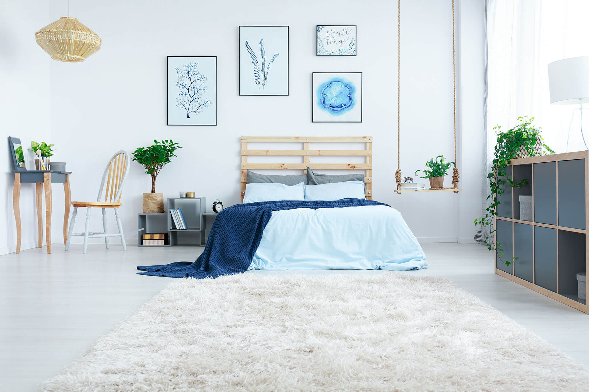 new-design-bedroom-with-plants-P355JQW.jpg